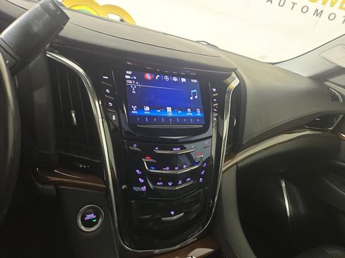 Used 2017 Cadillac Escalade ESV Luxury image 24