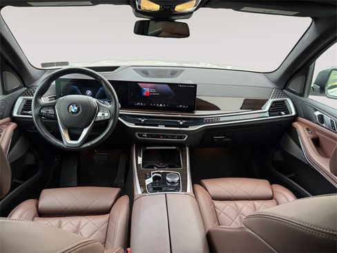 Used 2024 BMW X5 xDrive40i w/ Premium Package image 10