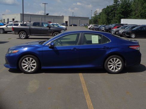Used 2018 Toyota Camry LE FWD image 5