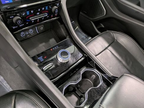 Used 2022 Jeep Grand Cherokee L Limited w/ Luxury Tech Group II image 13