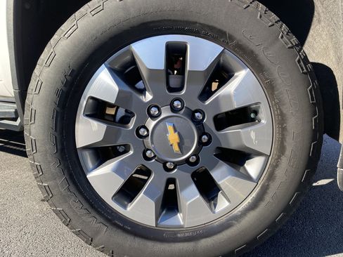 Used 2024 Chevrolet Silverado 2500 Custom w/ Custom Value Package image 40