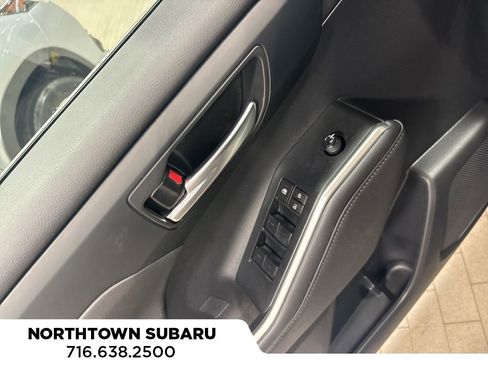 Used 2023 Toyota Highlander L image 30