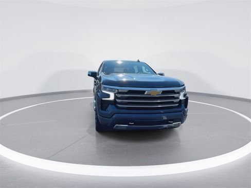 Used 2024 Chevrolet Silverado 1500 High Country w/ High Country Premium Package image 3