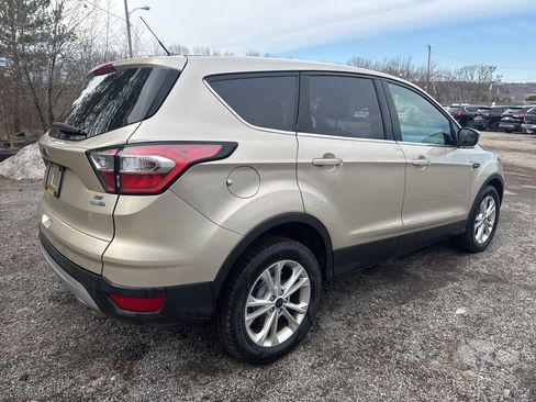 Used 2017 Ford Escape SE image 9