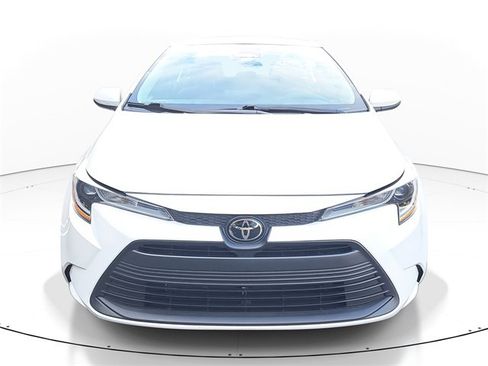 Used 2024 Toyota Corolla LE image 2
