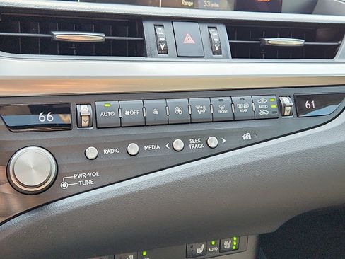 Used 2021 Lexus ES 250 w/ Premium Package AWD/4WD image 17