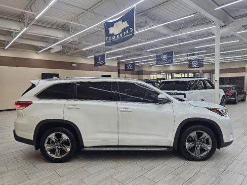 Used 2019 Toyota Highlander Limited Platinum FWD image 5