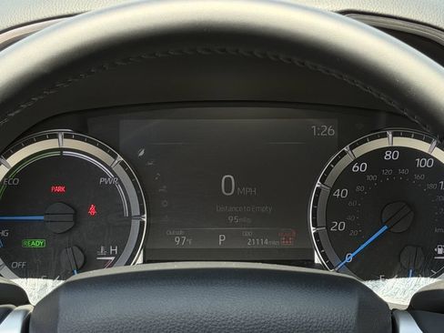 Used 2025 Toyota Highlander XLE AWD/4WD image 17