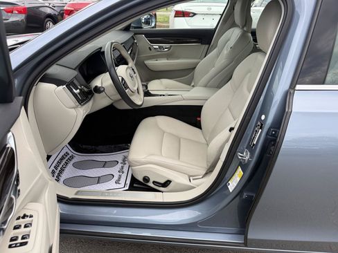 Used 2017 Volvo S90 T5 Momentum w/ Convenience Package FWD image 8