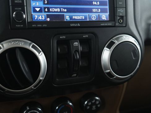 Used 2012 Jeep Wrangler Unlimited Sahara w/ Connectivity Group image 21