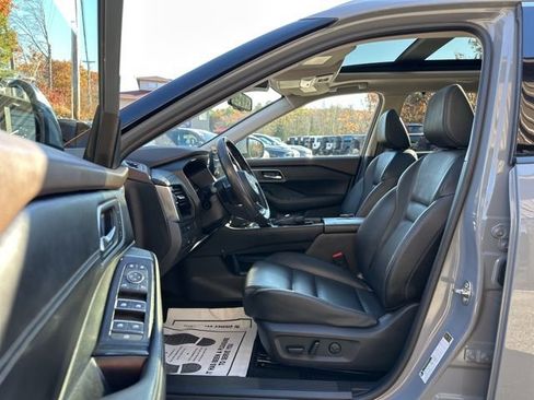 Used 2021 Nissan Rogue SL w/ Premium Package image 14