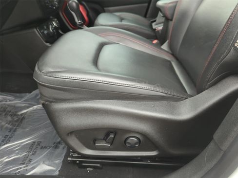 Used 2023 Jeep Renegade Trailhawk w/ Sun/Sound Group AWD/4WD image 15