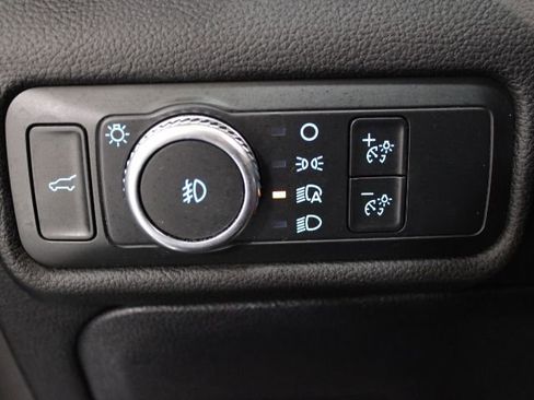 Used 2022 Ford Explorer XLT w/ Equipment Group 202A image 16