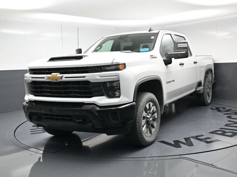 Used 2024 Chevrolet Silverado 2500 Custom w/ Custom Value Package AWD/4WD image 12