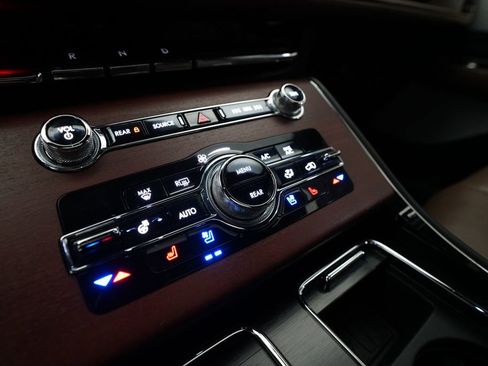 Used 2020 Lincoln Aviator Grand Touring w/ Equipment Group 301A AWD/4WD image 22