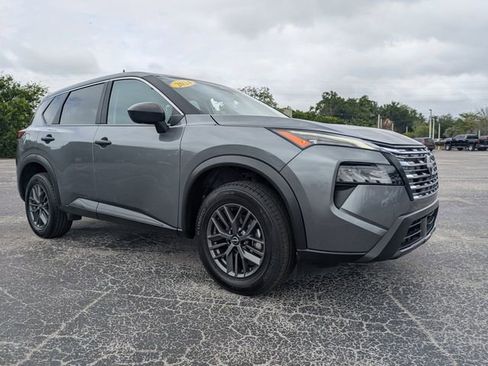 Used 2024 Nissan Rogue S FWD image 2