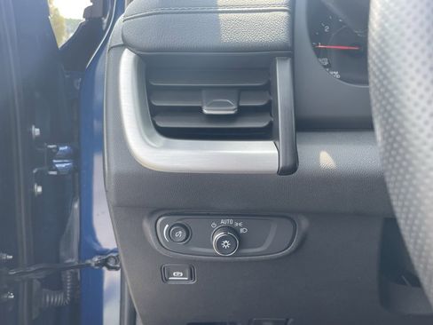 Used 2023 GMC Terrain SLE image 17