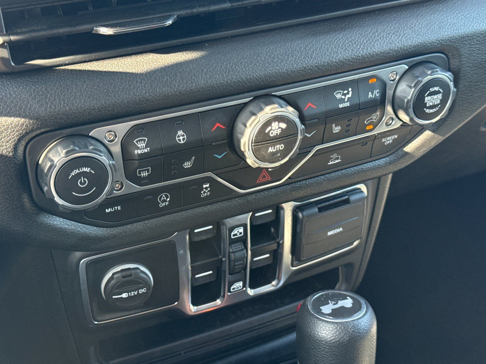 Used 2024 Jeep Wrangler Unlimited Sport AWD/4WD image 16