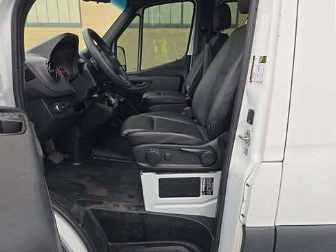 Used 2024 Mercedes-Benz Sprinter 2500 image 5