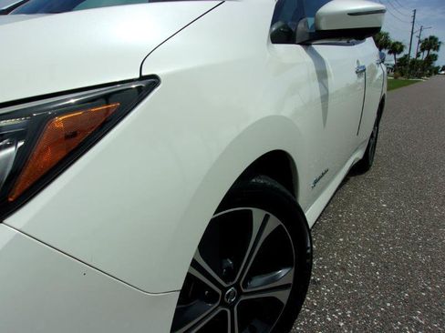 Used 2018 Nissan Leaf SL w/ SL Technology Package FWD image 16