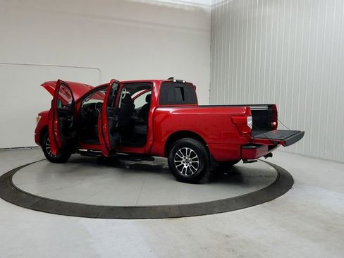 Used 2024 Nissan Titan SV w/ SV Convenience Package image 13