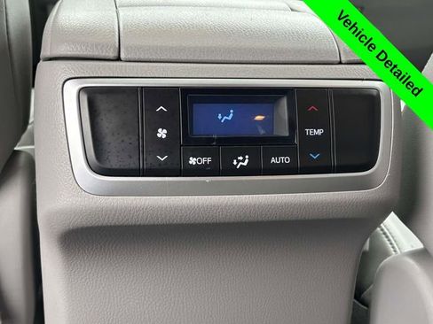 Used 2019 Toyota Highlander XLE image 29