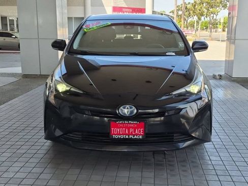 Used 2017 Toyota Prius Two w/ Prius Two Safety Plus Package FWD image 2