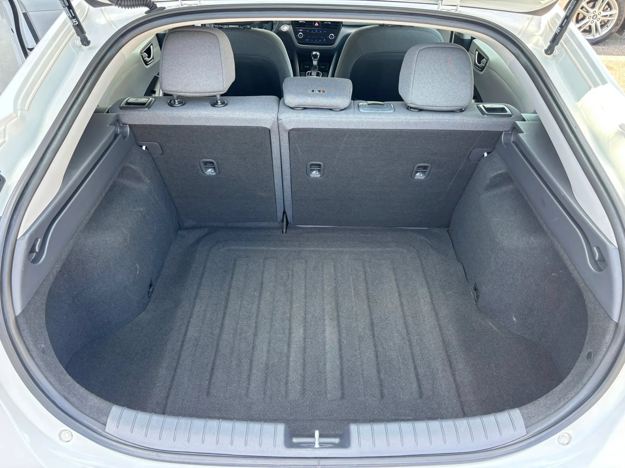 Used 2020 Hyundai Ioniq Blue FWD image 39