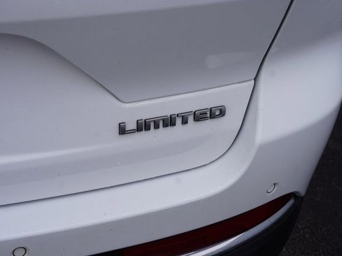 Used 2023 Jeep Grand Cherokee Limited AWD/4WD image 8