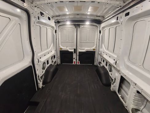 Used 2018 Ford Transit 250 130 Medium Roof RWD image 25