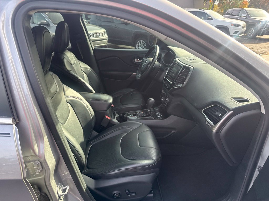 Used 2019 Jeep Cherokee Limited w/ Luxury Group AWD/4WD image 8