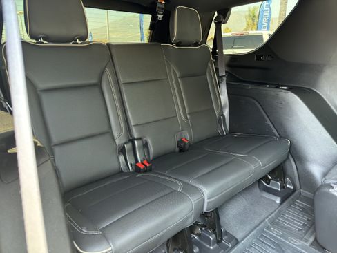 Used 2022 GMC Yukon SLT w/ SLT Premium Package AWD/4WD image 14
