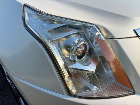 Used 2016 Cadillac SRX Luxury w/ Driver Awareness Package AWD/4WD image 16