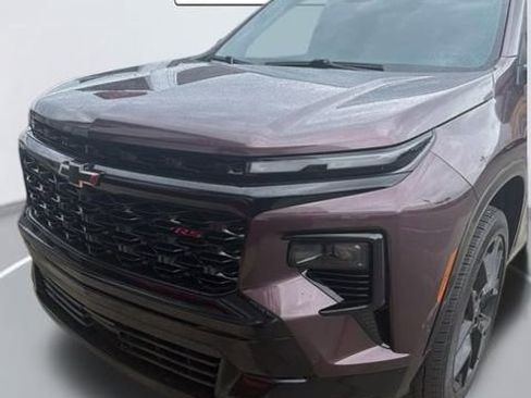 Used 2024 Chevrolet Traverse RS image 2