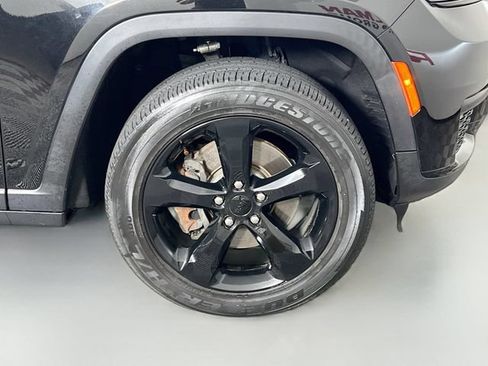 Used 2023 Jeep Grand Cherokee L Laredo AWD/4WD image 39