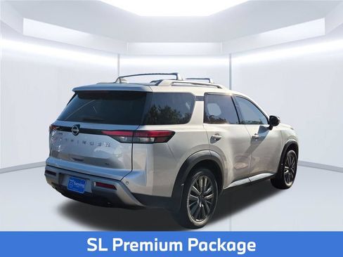 Used 2022 Nissan Pathfinder SL w/ SL Premium Package FWD image 4