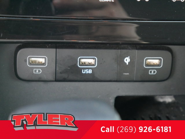 Used 2024 Kia Carnival EX FWD image 31