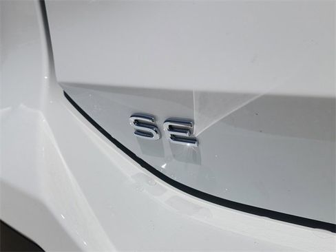 New 2025 Volkswagen Tiguan SE image 5