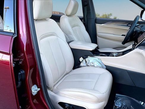 Used 2025 Jeep Grand Cherokee L Limited RWD image 7