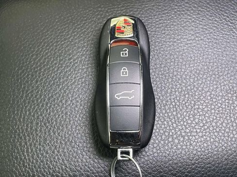 Certified 2022 Porsche Macan AWD/4WD image 45