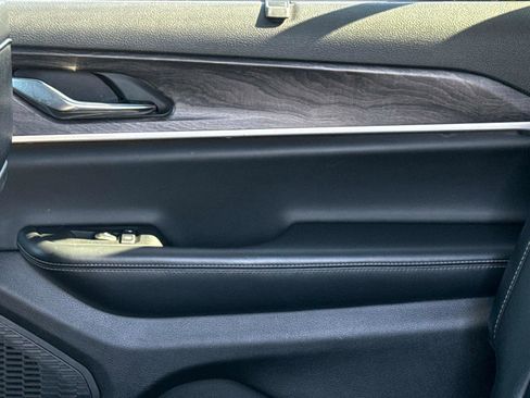 Used 2024 Jeep Grand Cherokee L Limited w/ Luxury Tech Group II image 18