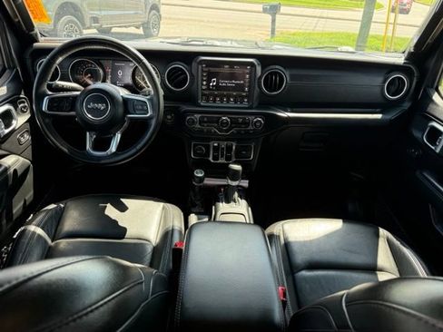 Used 2020 Jeep Gladiator Overland AWD/4WD image 14