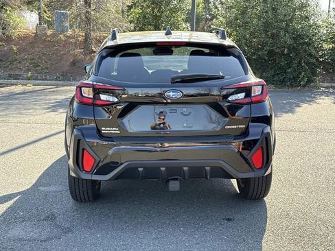 Used 2024 Subaru Crosstrek 2.0i Premium image 3