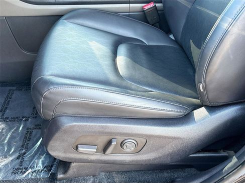 Used 2025 Kia Carnival image 19