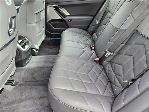 Used 2026 BMW 750e xDrive AWD/4WD image 16