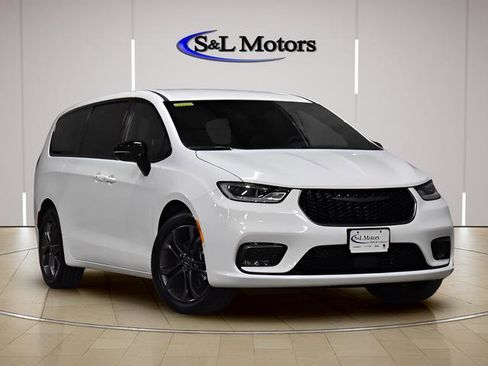 New 2026 Chrysler Pacifica Select FWD image 1