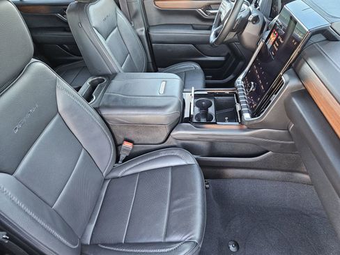 Used 2025 GMC Yukon XL Denali image 20