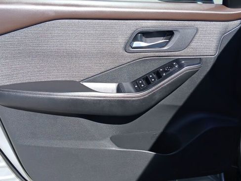 Used 2022 Nissan Rogue SV image 20