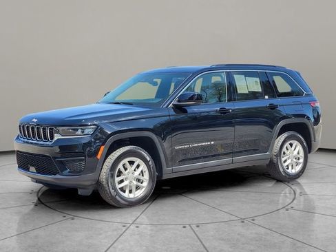 Certified 2024 Jeep Grand Cherokee Laredo X w/ Luxury Tech Group I AWD/4WD image 3