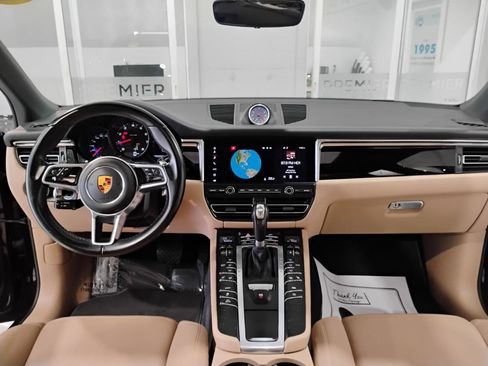 Used 2021 Porsche Macan image 27